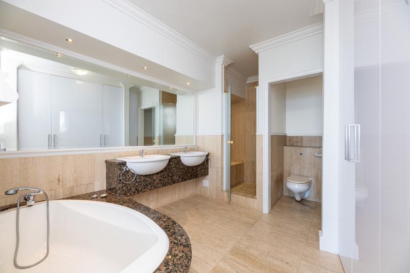 3 Bedroom Property for Sale in Sea Point Western Cape
